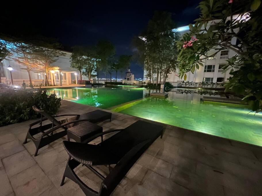 2beds Seaview Straits Quay Comes With Carpark And Hothub Bagan Jermal